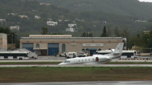 Se está investigando si la avioneta llevaba los anclajes preceptivos que deberían haber impedido su desplazamiento.  Foto: Ibiza Producciones