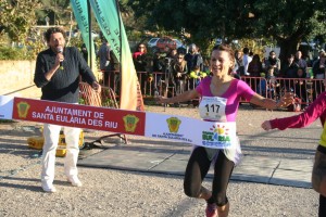 Carolina Gámez venció por segundo año consecutivo en la carrera de obstáculos.