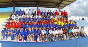 Los jugadores de Mallorca, Menorca e Ibiza y Formentera posan en una foto de familia.