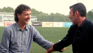 Román y Elcacho se saludan antes de un derbi