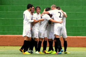 Los jugadores de la Peña celebran la consecución de un gol en la Liga