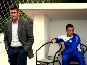 Vicente Román, técnico del San Rafael, durante el partido