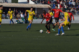 Winde, con el balón, en un lance del encuentro