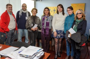 Carmen Matutes, en el centro, con los representantes de las ONG's. Foto: Sergio Cañizares