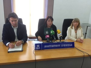 Antonio Villalonga, Lina Sansano y Marienna Sánchez-Jáuregui en rueda de prensa. Foto: L. A.