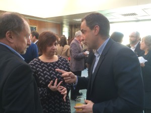 Mariano Juan, Patricia Abascal y Álex Minchiotti durante el brindis navideño del Consell. Foto: L.A.