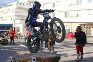 Un piloto del grupo azul durante la última zona de la prueba.