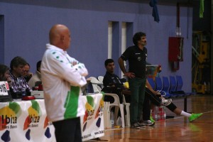 Piero Molducci y Toni Gino Corona observan las evoluciones del partido.