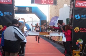 Samuel Urbano fue el vencedor de la carrera de los 10 kilómetros. Fotos: C. V.