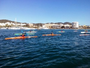 El Club Nàutic Sant Antoni organizó este domingo la primera prueba de piragüismo escolar.