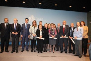 Catalina Guasch, en el centro de la imagen, en la entrega de estos reconocimientos. 