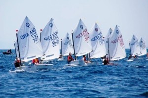 Una imagen de una regata en la clase Oprtimist. Foto: CN Sant Antoni