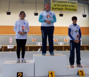 Magali Foulon, Sara Díez y Lara Samperio, las tres primeras clasificadas en arco recurvo femenino.