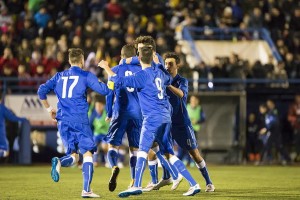 Los futbolistas de la selección italiana celebran la consecución del único tanto del encuentro. Foto: Fútbol Pitiuso