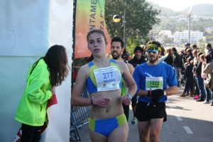 La local Nuria Atienza se impuso por primera vez en la categoría femenina de la Pujada.