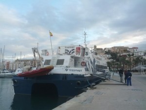 Barco de Trasmapi en el puerto de Vila