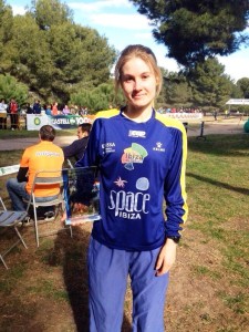 Alexia Hartmann se impuso en la categoría júnior femenina en el cross de Castellón.