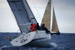 'Alba Alba' y, al fondo, 'Atlant del Vent', durante un momento de la regata.