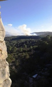 El incendio forestal producido en Sant Miquel visto desde la Torre d'es Molar.