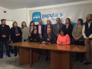 El presidente del Consell, Vicent Serra, ha anunciado su candidatura rodeado de representantes del partido. Foto: B. R.