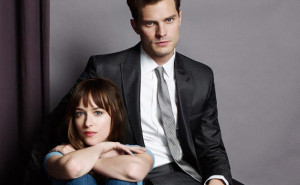 Christian Grey con cara de decir "No hagas bromas sobre Ibiza". 