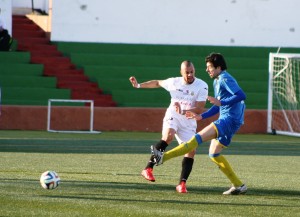 Kevin, delantero de la Peña, fue el autor del gol de la victoria de su equipo casi al final del partido.