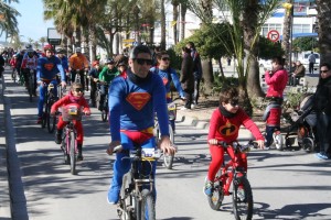 Un total de 850 participantes y varios superhéroes tomaron parte en la Cursa des Porquet. Fotos: C. V.