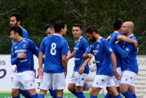 Los jugadores del San Rafael celebran la consecución de su gol