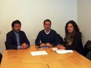 Javier Ureña, José Manuel Alcaraz y Sandra Fernández, durante su encuentro.