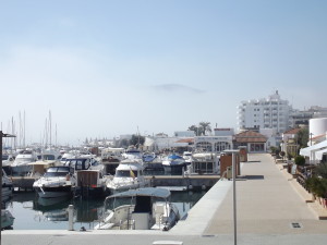 La niebla cubre la montaña de la zona de Can Fita y el barrio de Siesta en Santa Eularia. Foto: S. PARRA 