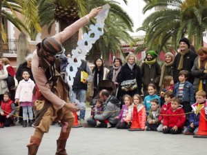 Una imagen de la representación de 'Sidecar' en la Plaza España de Santa Eulària.