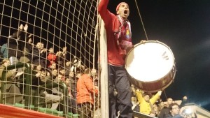 Los aficionados del CD Ibiza celebran el gol del empate.