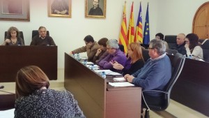 Paquita Ribas toma la palabra durante un momento del pleno del ayuntamiento de Sant Josep.