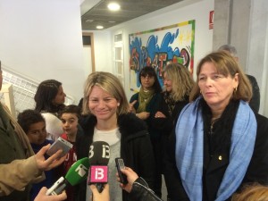 Núria Riera y Virginia Marí atienden a los medios de comunicación. Foto: L. A.