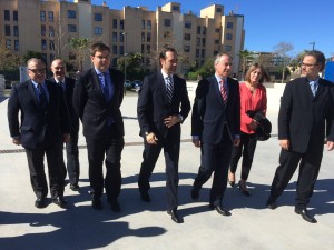 Bauzá junto a los representantes de Eivissa y de la Conselleria de Salut, en su llegada al hospital el pasado mes de marzo. Foto: L. A.