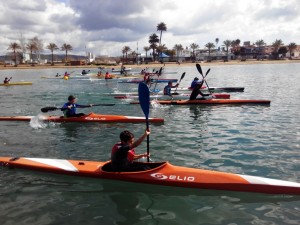 Salida de una de las pruebas disputadas en la playa de s’Arenal de Sant Antoni.