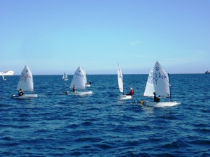 Varios de los participantes del Trofeo Restaurante CN Ibiza en la clase Optimist.