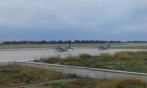 Los dos aviones de combate norteameticanos en el aeropuerto de Eivissa.