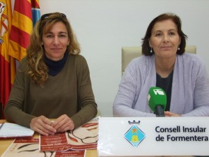 Antònia Costa i Dolores Fernánez, durant la roda de premsa. 