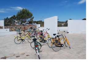 Bicicletes aparcades a Sant Francesc Xavier