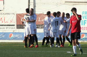 Los jugadores de la Peña celebran la consecución de un gol en un partido de Liga