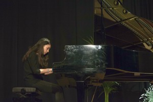 Una pianista de la escuela de música de Formentera. 