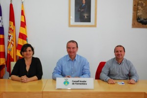 Moment de la signatura del conveni entre Consell de Formentera i ACAF