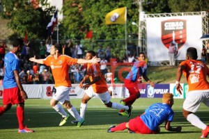 Aitor Ramírez celebra el gol del empate del Cibao FC en el minuto 87. Foto: Joseph Gómez