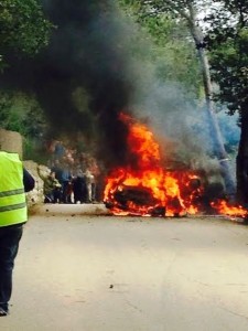 Una imatge del vehicle incendiat durant al rally de Campanet. Foto: Ara Balears