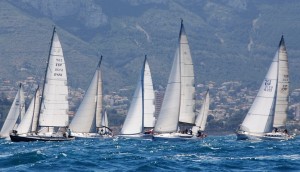 La salida desde Dénia se dio a las 14.00 horas y los barcos más rápidos llegarán de madrugada.