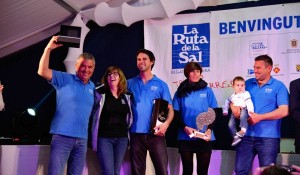 Manuel Guasch, patrón del 'Aivis', recoge el premio al ganador de la Versión Este. Fotos: Alfred Farré