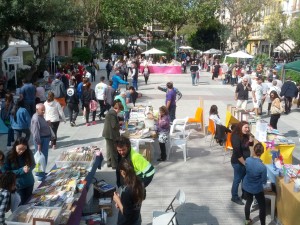 Vara de Rey se ha llenado de paradas de librerías y editoriales. Foto: V.R.