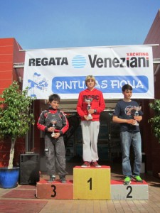 Lucas Vetter, Nacho García y Pau Mesquida, el podio de Optimist. Foto: CNSA