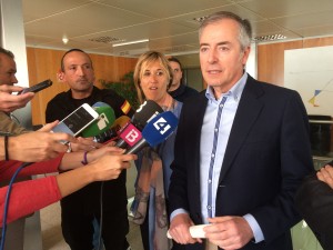 Javier Moreno, Teresa Palmer y Vicent Serra en el Consell de Ibiza. Foto: L.A.